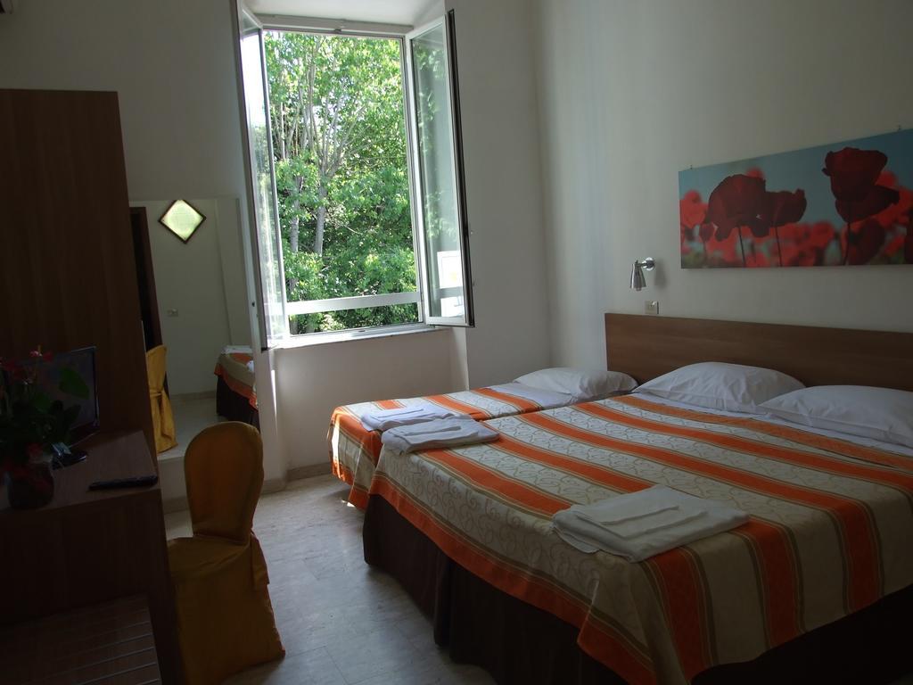 Hotel Derna Viareggio Pokoj fotografie