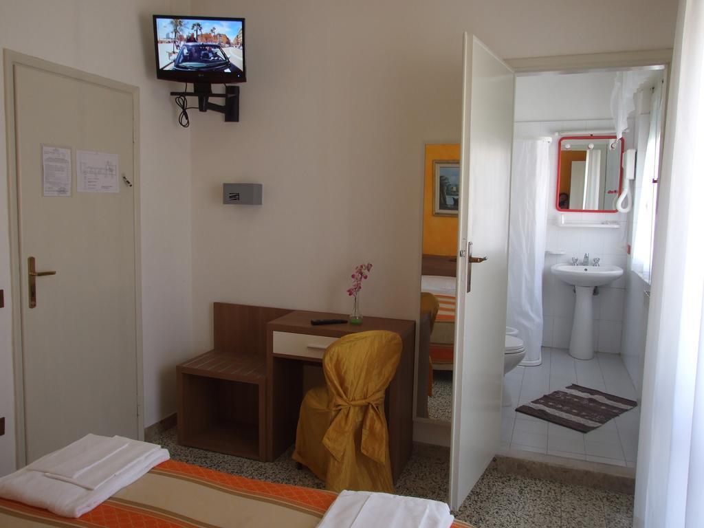 Hotel Derna Viareggio Pokoj fotografie