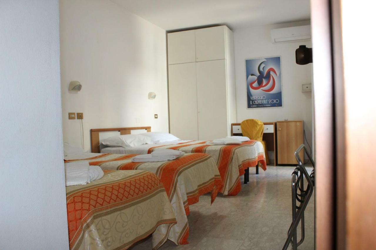 Hotel Derna Viareggio Exteriér fotografie